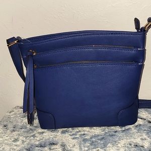 Navy blue medium crossbody bag. Lots of pockets and room.